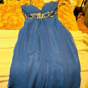 Prom dress - size 2 missing a few pieces on back see photo